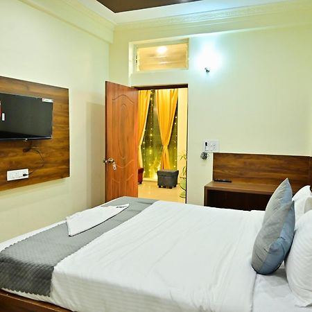 Hotel Boss Palace Mysore Eksteriør bilde