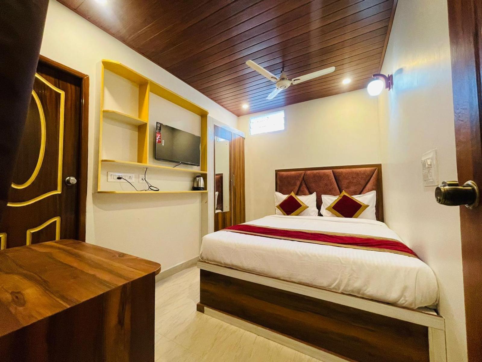 Hotel Boss Palace Mysore Eksteriør bilde